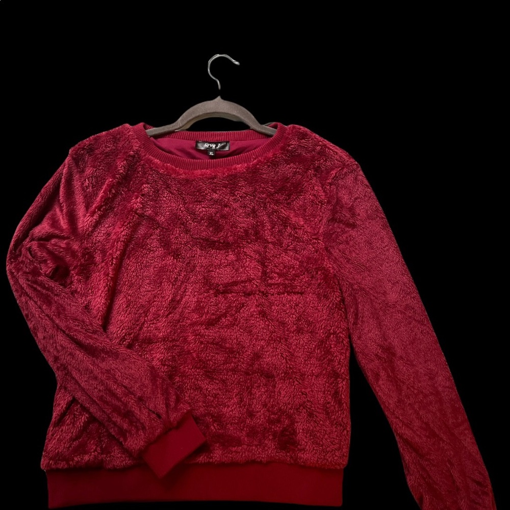 Burgundy cute sweater 😍
